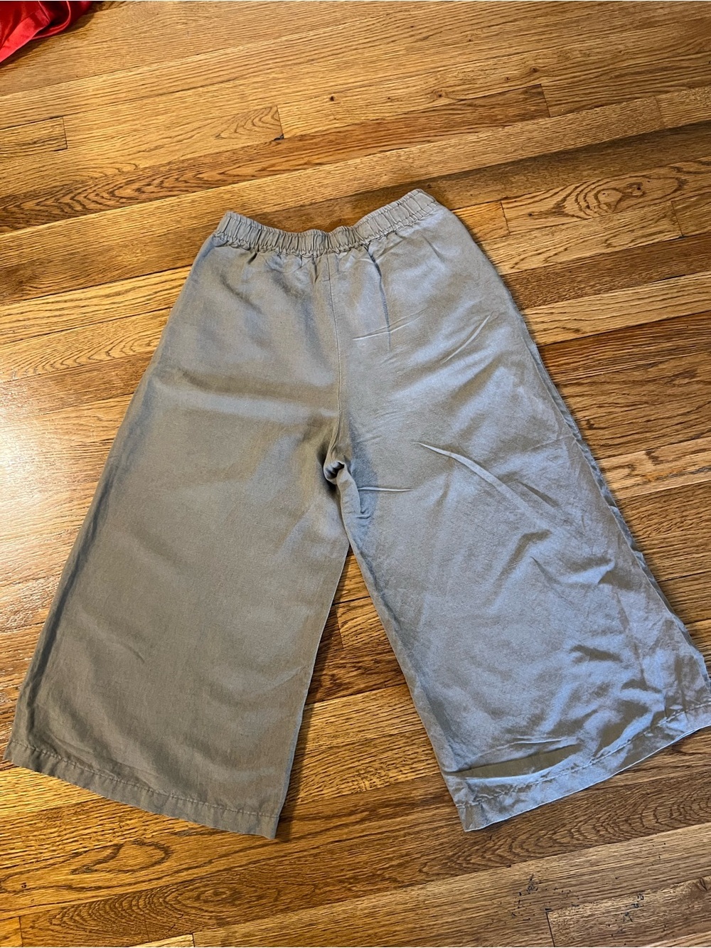 Wide-Leg Elastic-Waist Capris in Light Gray